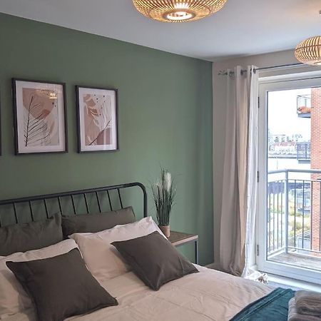 Homely 2 Bed Duplex With A River View Southampton Exterior photo