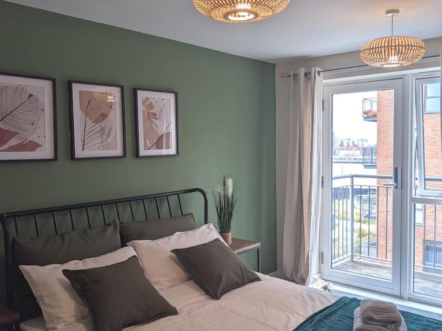 Homely 2 Bed Duplex With A River View Southampton Exterior photo
